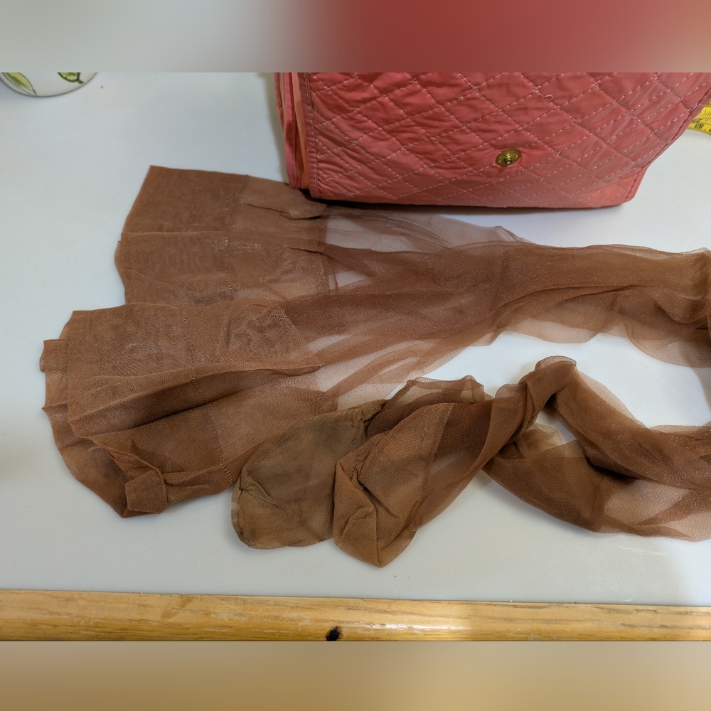 VTG Hosiery Bag w/7 Pairs Of Stockings - Picture 4 of 8